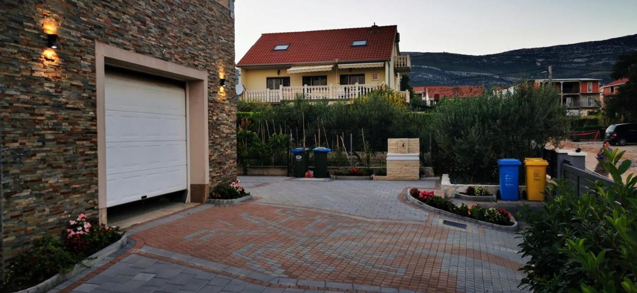 Apartment House Kastela With Heated Pool & Jacuzzi Exterior foto