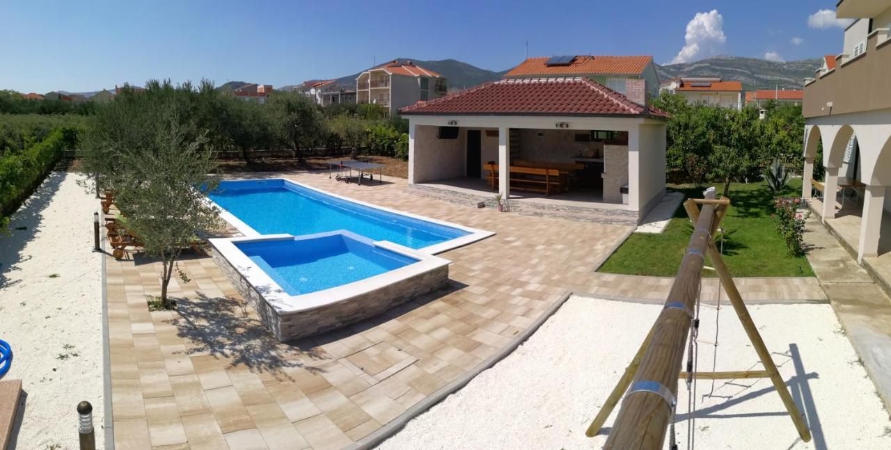 Apartment House Kastela With Heated Pool & Jacuzzi Exterior foto